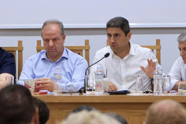 Σύσκεψη ΥπΑΑΤ, Λευτέρη Αυγενάκη με εκπροσώπους συνεταιριστικών οργανώσεων στα Τρίκαλα