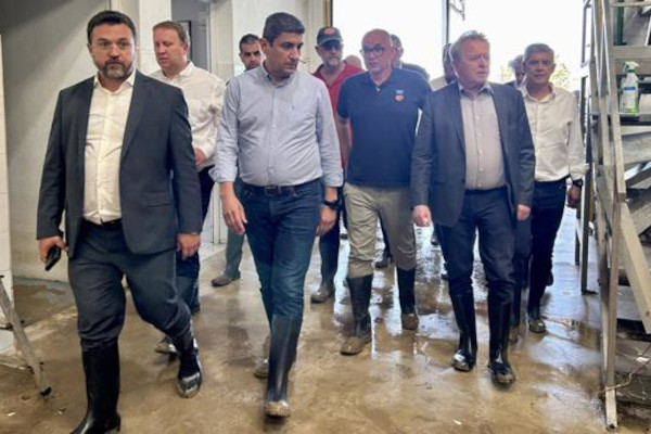 Επίσκεψη Επιτρόπου Ε.Ε και ΥπΑΑΤ στις πληγείσες περιοχές της Θεσσαλίας - Δηλώσεις