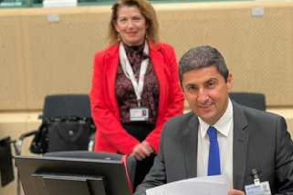 Η Ελλάδα, δια του Λευτέρη Αυγενάκη, εκλέχτηκε να εκπροσωπεί τα κράτη-μέλη της ΕΕ στην Κεντρική Διοίκηση του Παγκοσμίου Οργανισμού Αντι-Ντόπινγκ