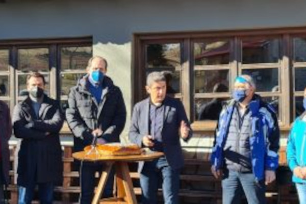 Συμφωνήθηκε ο «οδικός χάρτης» αναβάθμισης και ανάπτυξης του Εθνικού Χιονοδρομικού Κέντρου Σελίου, σε συνεργασία του κ. Αυγενάκη με τον Υφυπουργό Οικονομικών κ. Βεζυρόπουλο και τους βουλευτές Ημαθίας, κ. Τσαβδαρίδη και Μπαρτζώκα