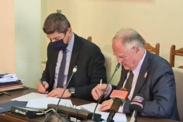Μνημόνιο Συνεργασίας, για την ανάδειξη της Σπάρτης σε «Διεθνές Κέντρο Υπαίθριου Αθλητισμού και Αγώνων Υπεραντοχής», υπέγραψαν ο Λευτέρης Αυγενάκης και ο Πέτρος Δούκας